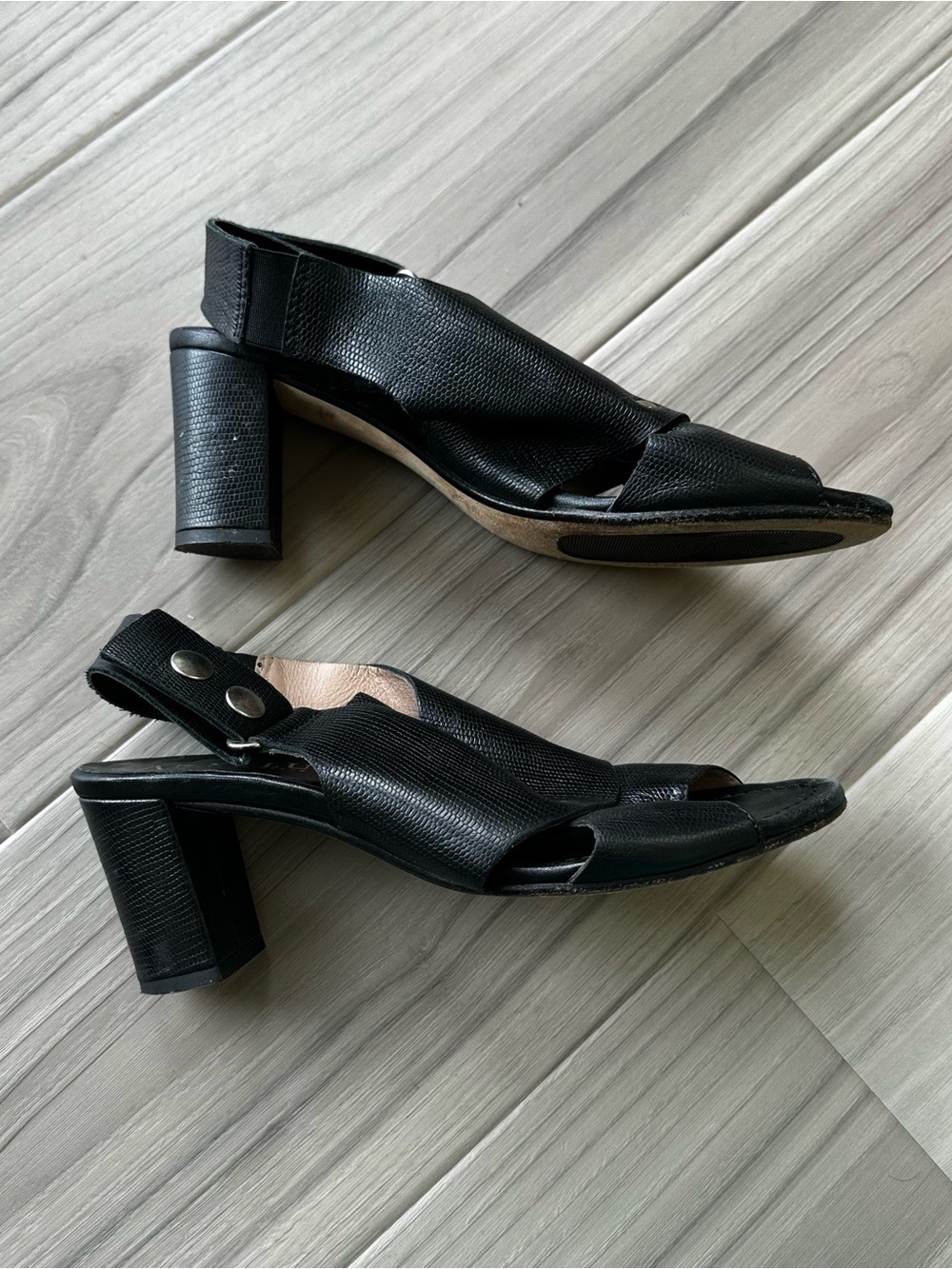 ANYI LU Handmade in Italy Leather Cross Heels